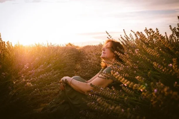 Fatigue, tensions, ventre noué, sommeil perturbé... Découvrez pourquoi votre corps réagit ainsi et comment retrouver plus d'équilibre grâce à l'écoute corporelle.